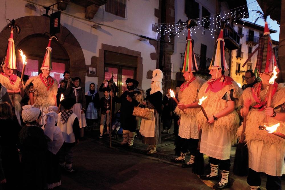 Olentzero, Mari Domingi y Joaldunak